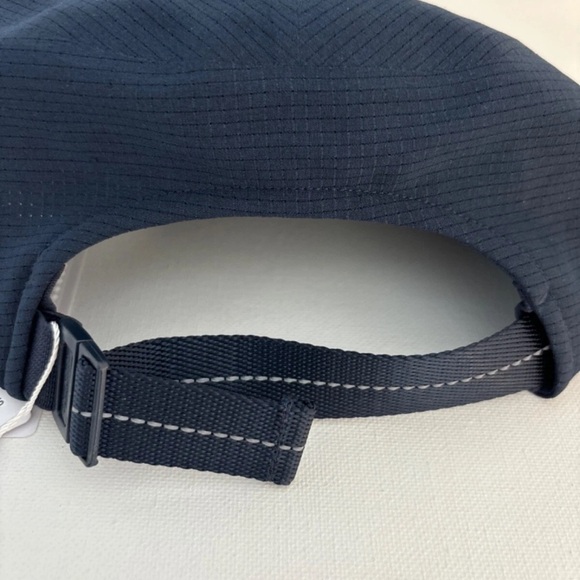 Lululemon FAST FREE RUN HAT *WOVENAIR SZ S M color true navy NWT $38 - Picture 7 of 7
